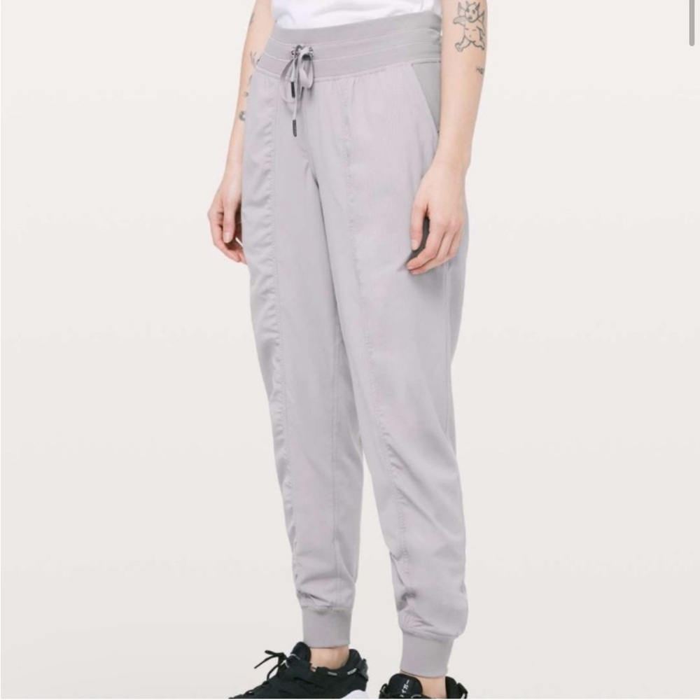 Lululemon Size 4 Gray Dance Studio‎ Full Length 29" Inseam Jogger pants